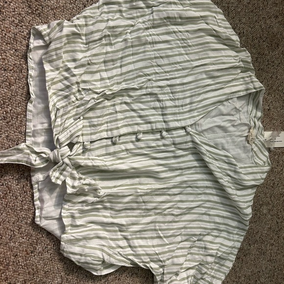 Brand New Sim & Sam Tied Chop Top - Picture 3 of 3